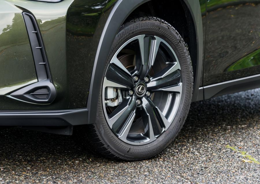 Колеса Lexus UX200 2019 года  (NA) (фото 22 из 32)